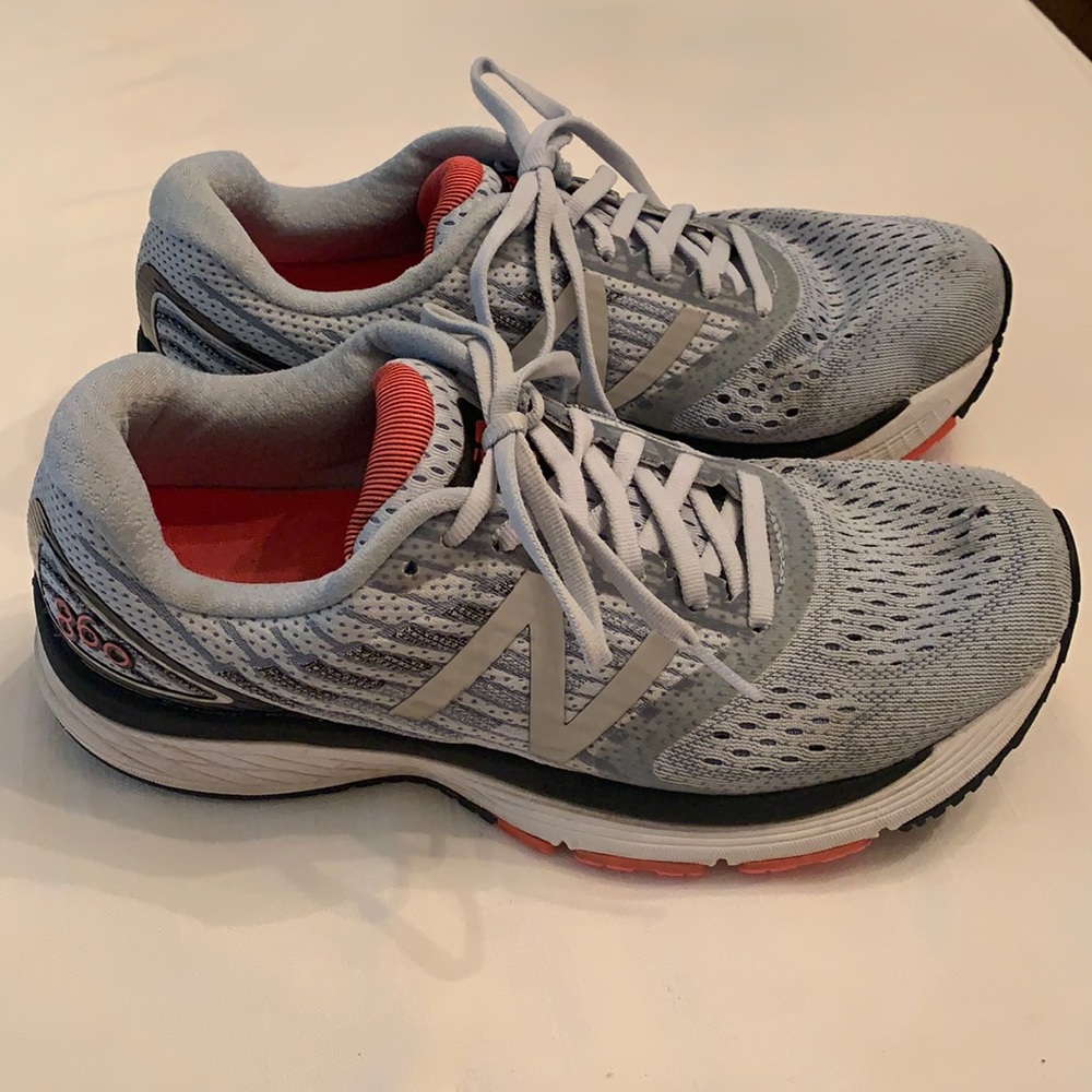New Balance 860. Size 9